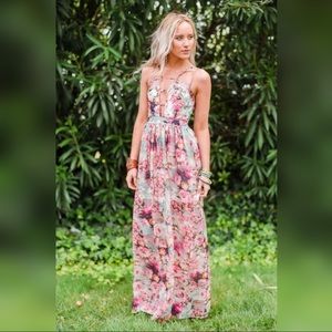 NWOT Women’s Blushing Floral Maxi Dress